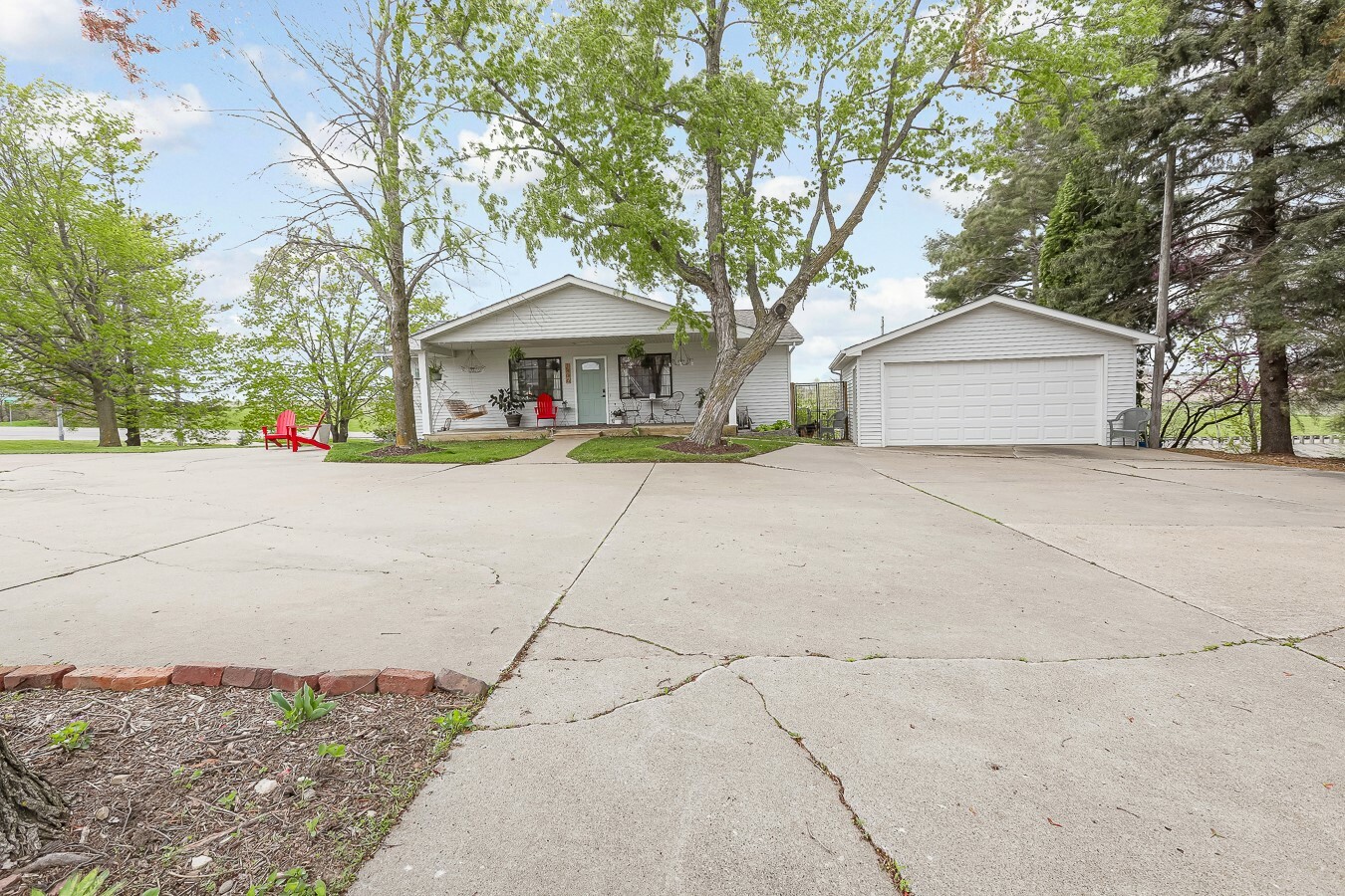 Property Photo: 1806 Neil Drive IA 50219