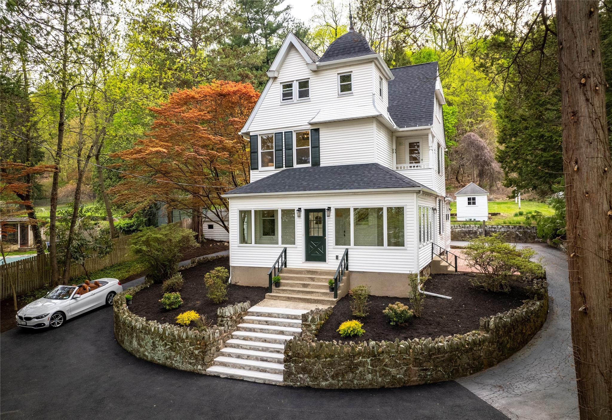 Property Photo: 1002 Route 9W NY 10960