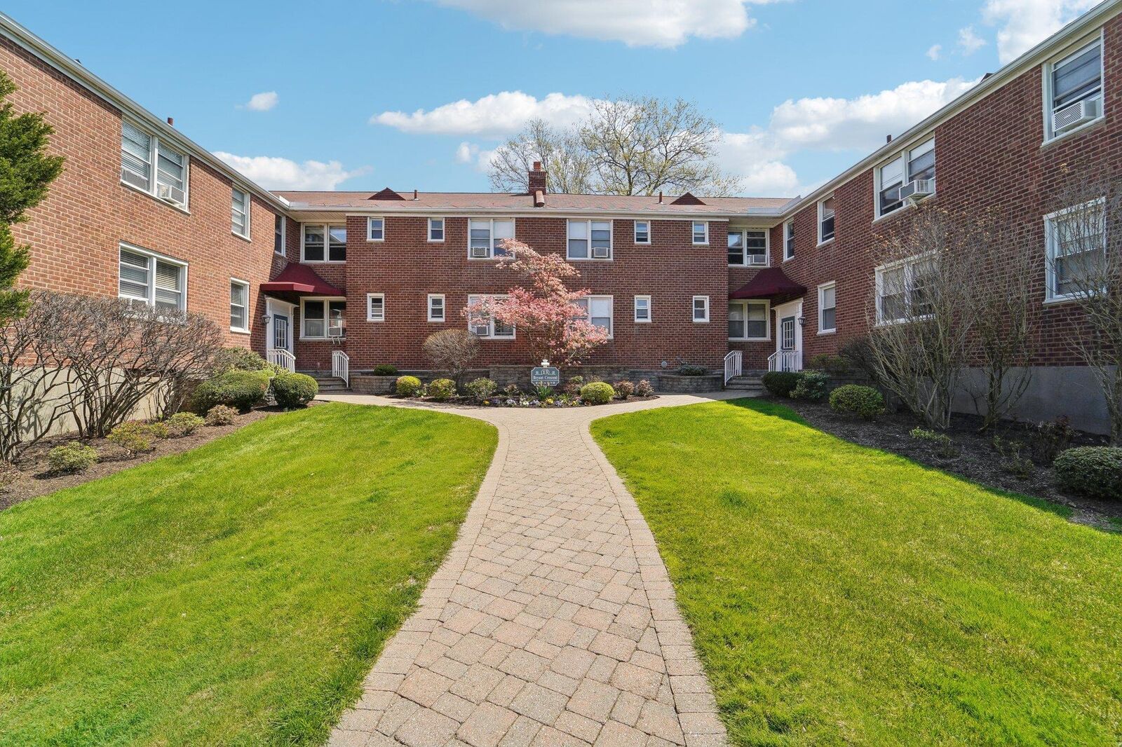 Property Photo: 13 Bryant Crescent 2C NY 10605