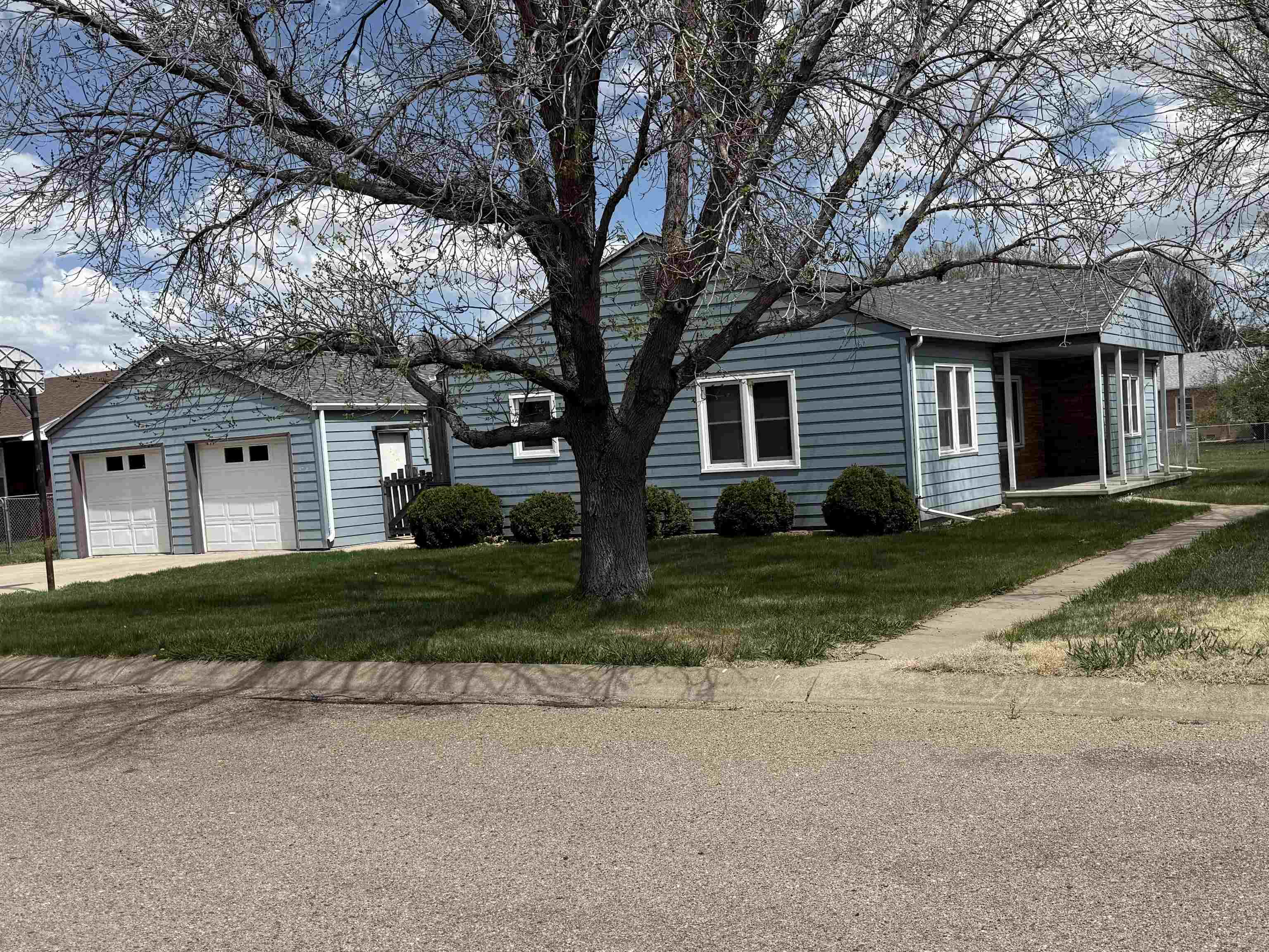 Property Photo: 2801 Reigan Rd NE 69101