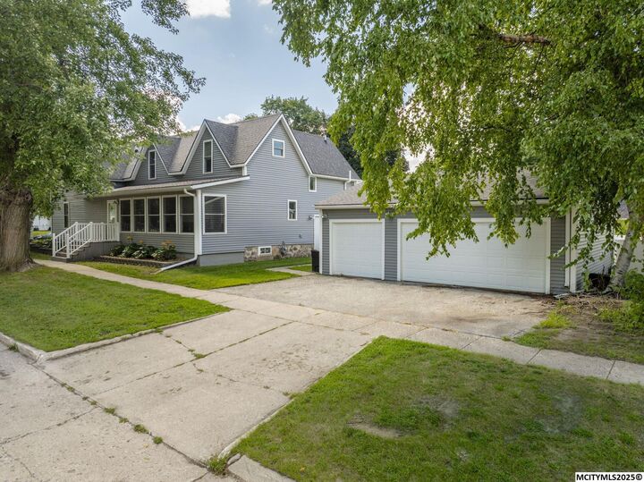 Property Photo:  400 N 5th St  IA 50428 
