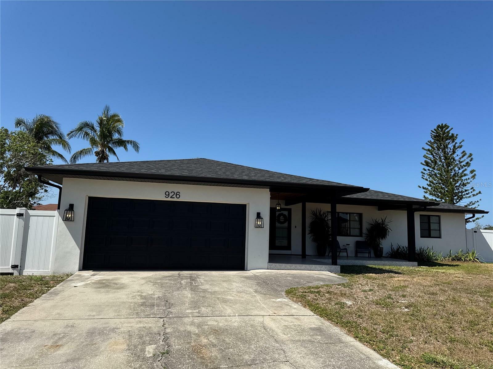 Property Photo: 926 Eagle Lane FL 33572