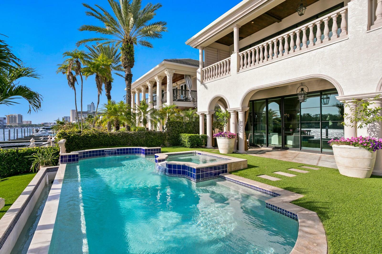 Property Photo: 927 Anchorage Road FL 33602