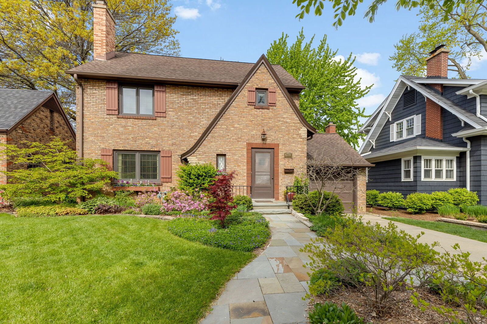 Property Photo: 4210 Franklin Avenue IL 60558