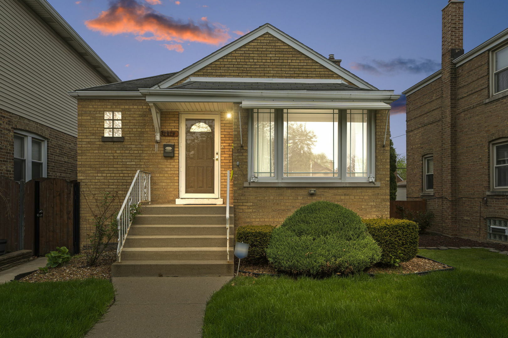 Property Photo: 5414 S Newland Avenue IL 60638