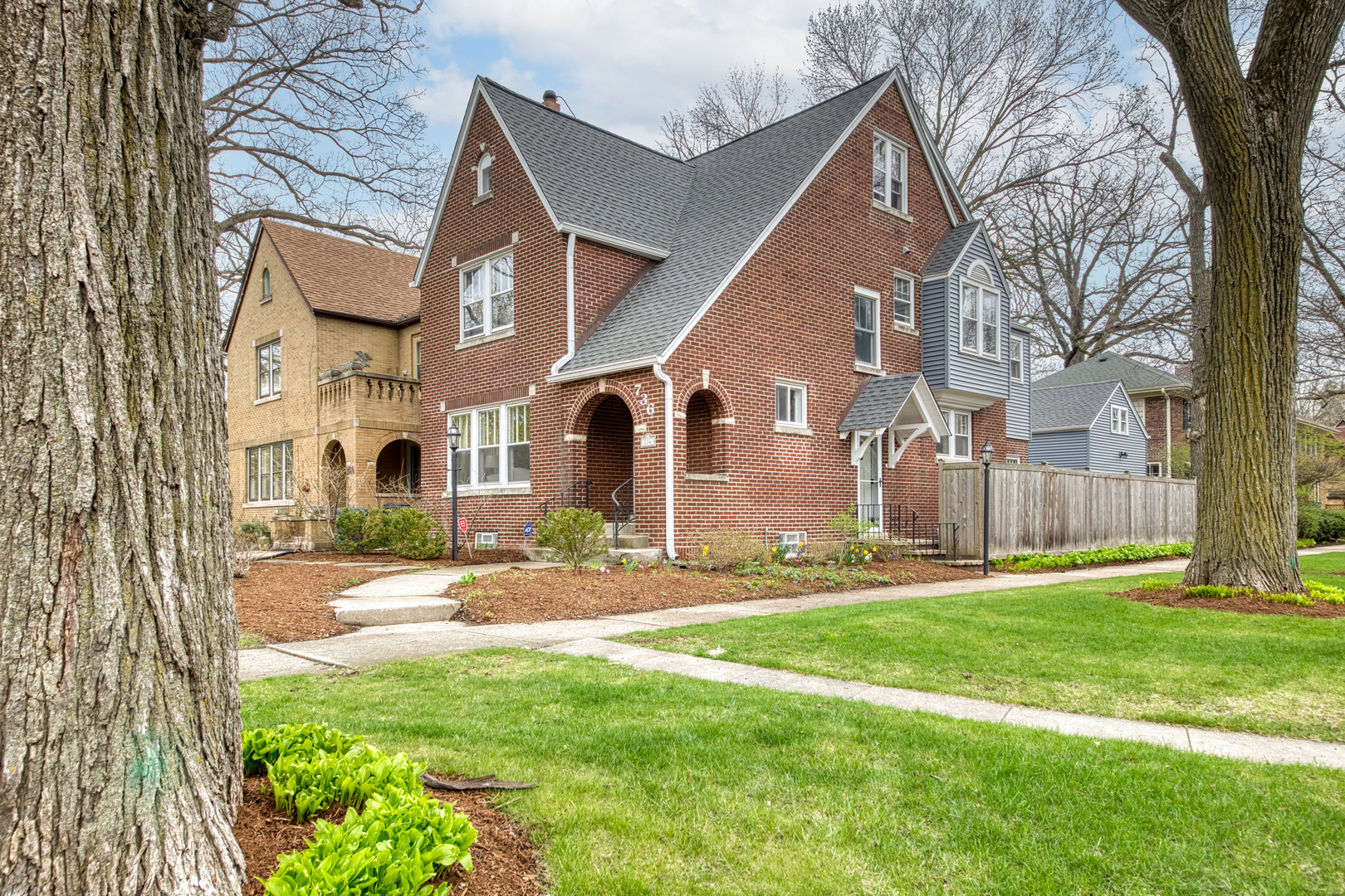 Property Photo: 736 Central Street IL 60201