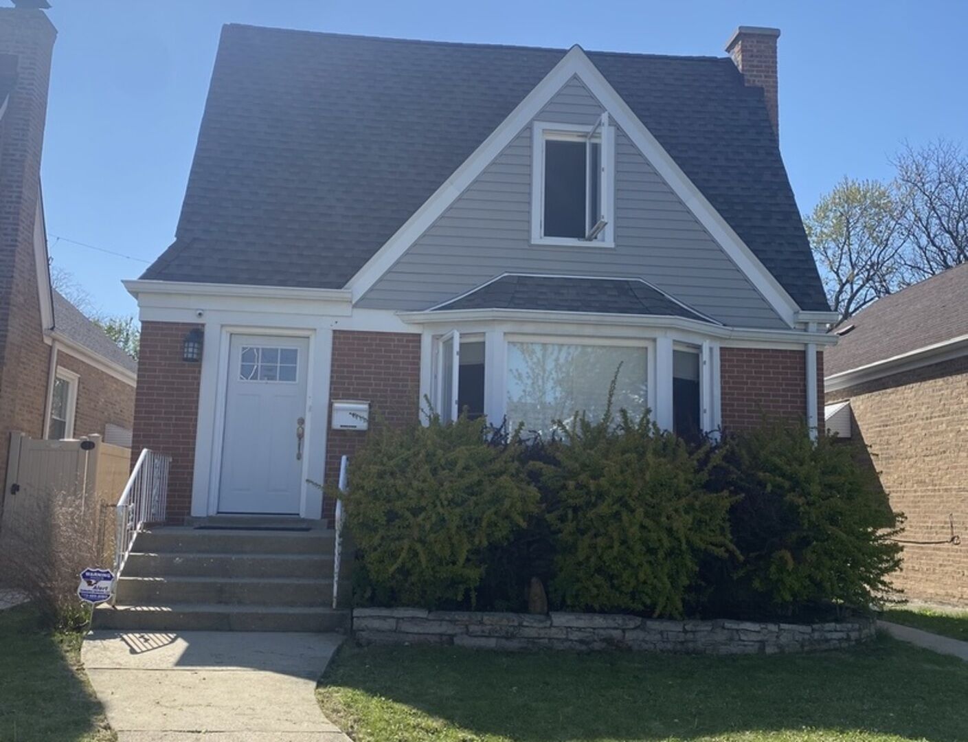 Property Photo: 3312 N Newland Avenue IL 60634