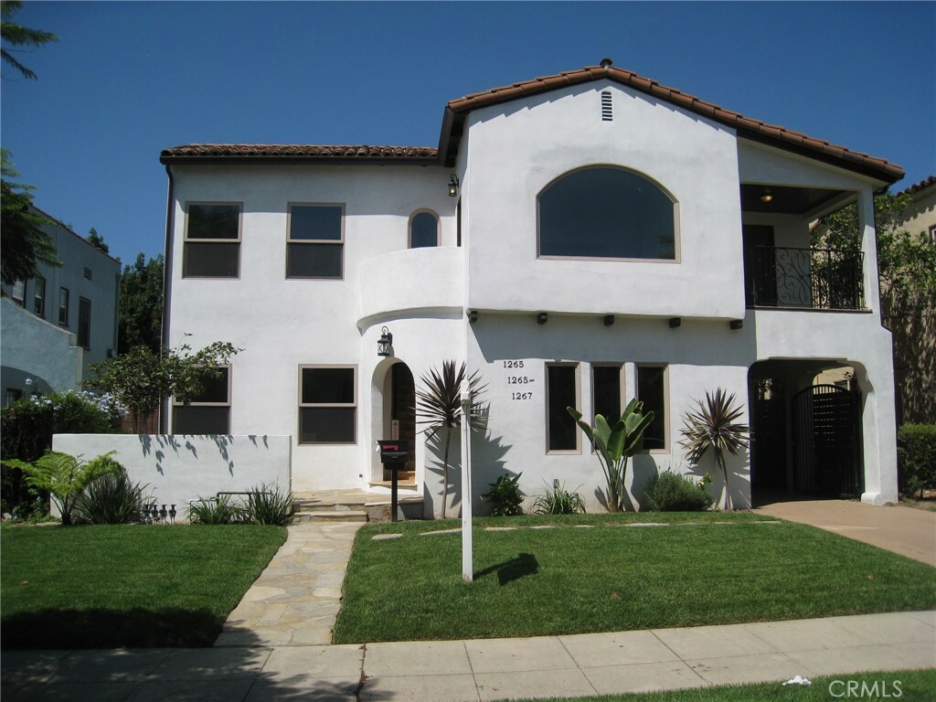 Property Photo: 1265 S Cloverdale Ave 1/2 CA 90019