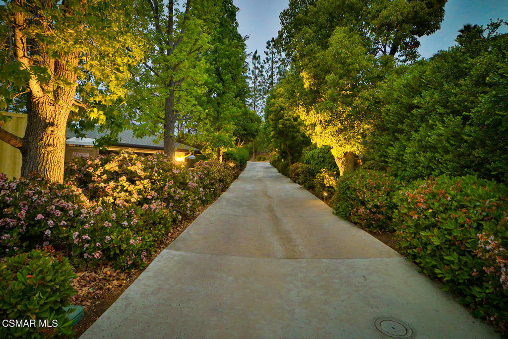 Property Photo: 383 Thorpe Circle CA 91360