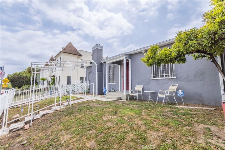 Property Photo:  901 N Alexandria Avenue  CA 90029 