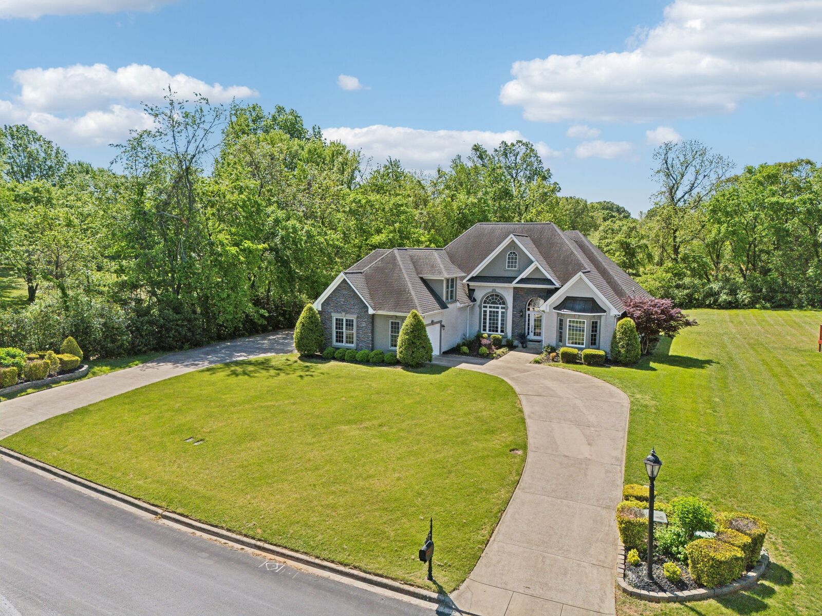 Property Photo:  417 Lake Pointe Dr  TN 37043 