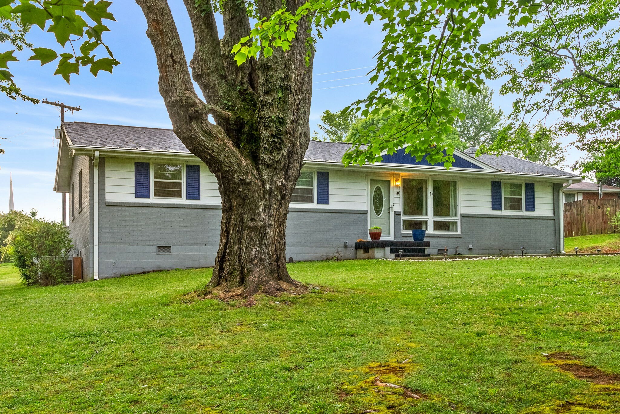 Property Photo: 303 Hilldale Ln TN 37043