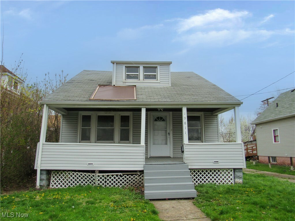 Property Photo: 19811 Pawnee Avenue OH 44119