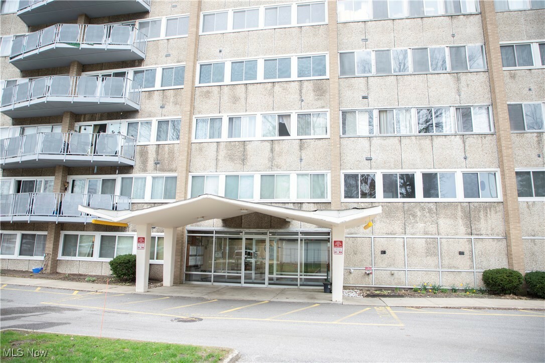 Property Photo: 6640 Pearl Road 203 OH 44130
