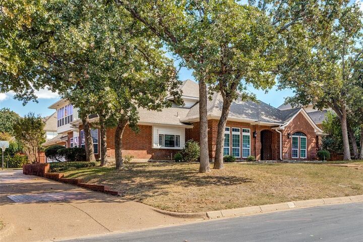 Property Photo: 2103 Bay Club Drive TX 76013
