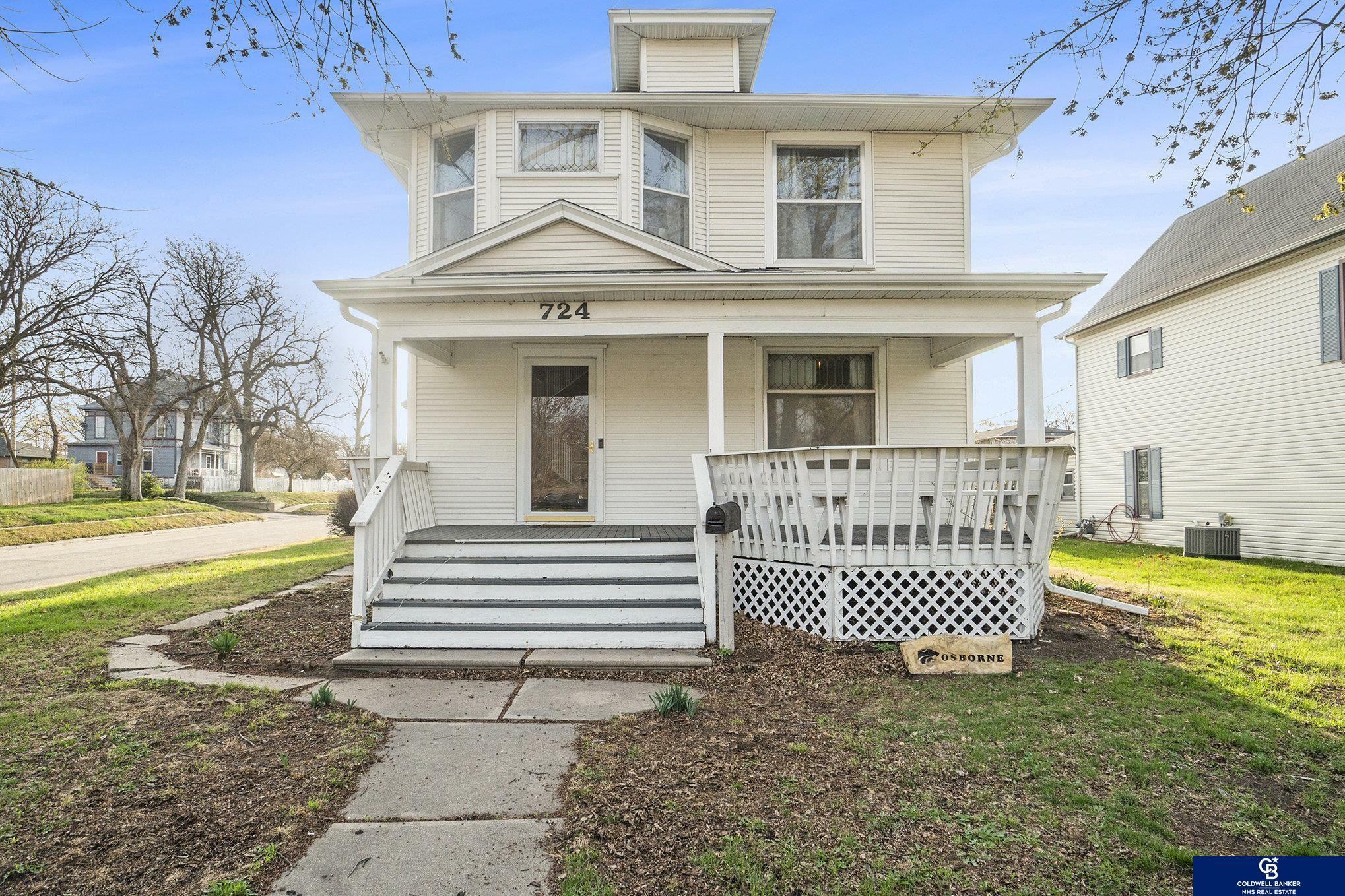 Property Photo: 724 N 10th Street NE 68310