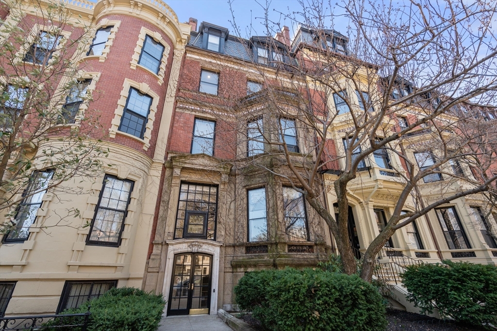 Property Photo: 62 Commonwealth Avenue 8 MA 02116