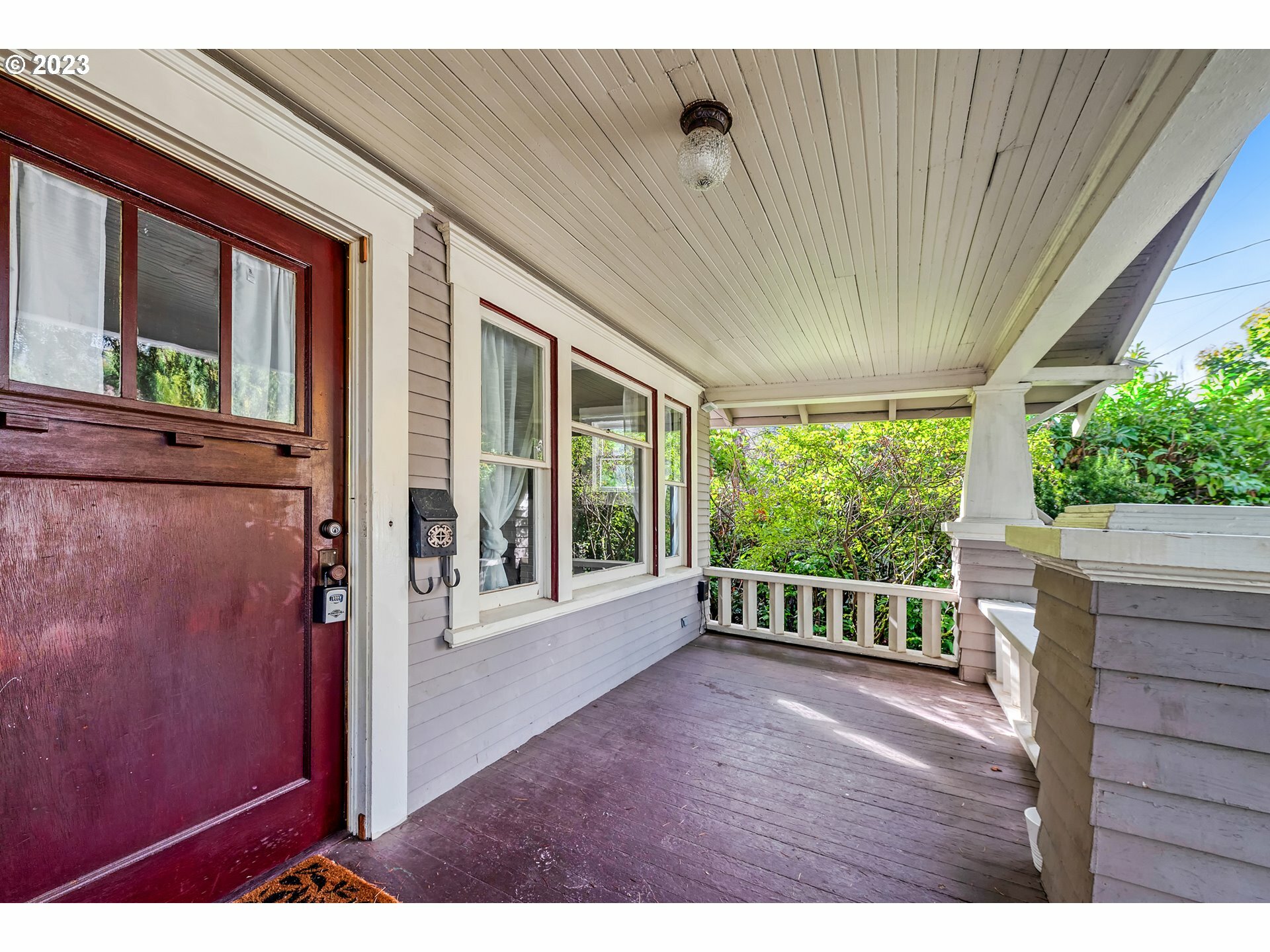 Property Photo:  211 NW 16th St  OR 97330 