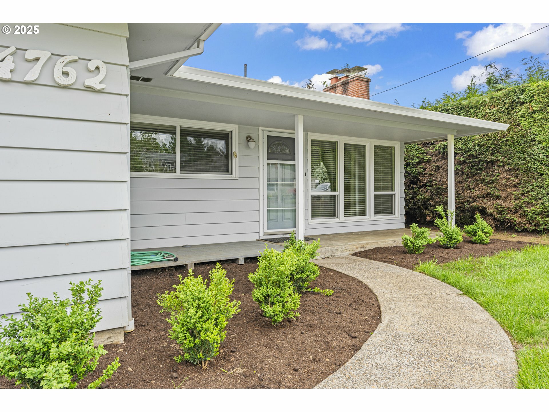 Property Photo:  4762 SE Ada Ln  OR 97222 