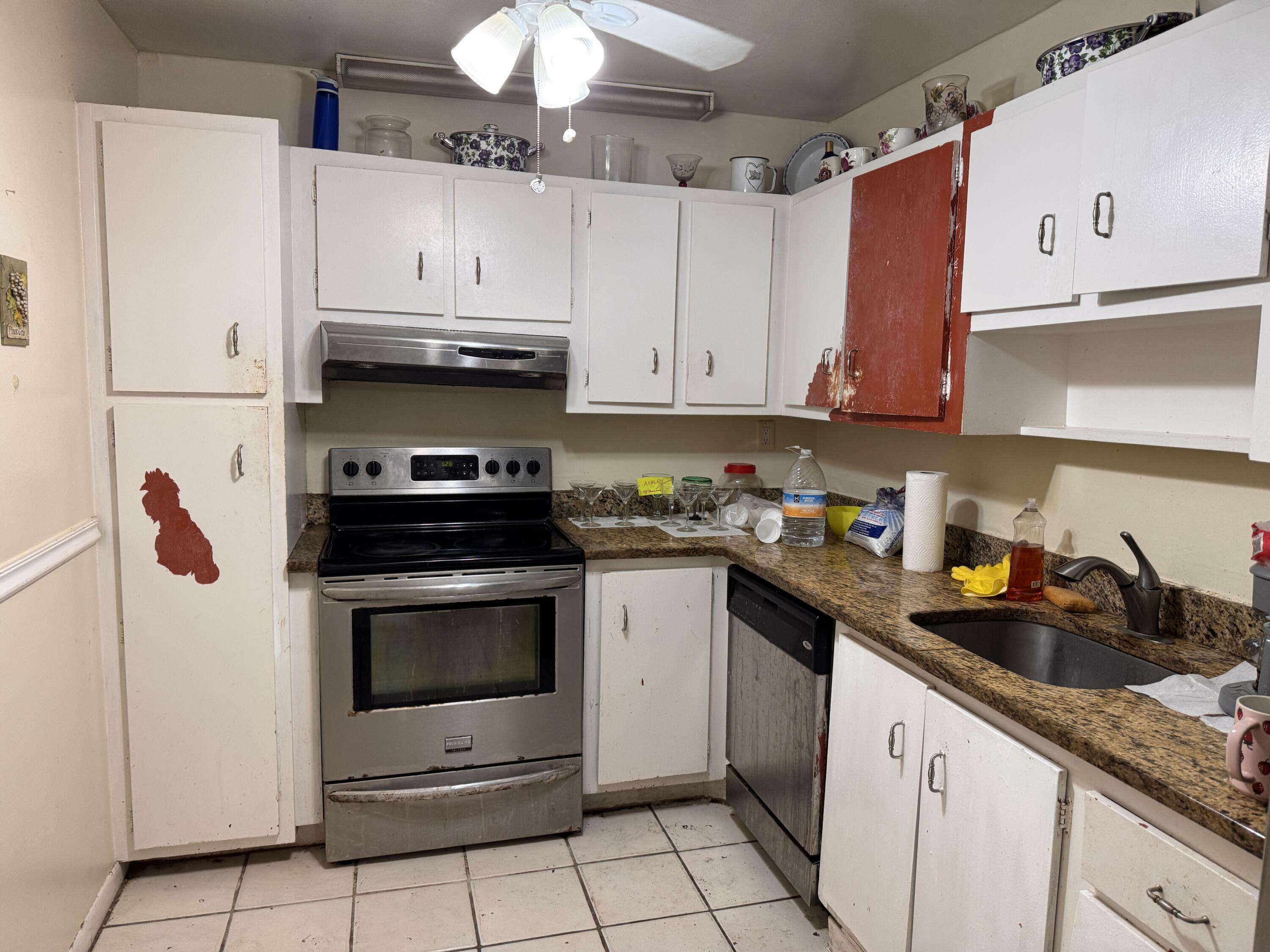 Property Photo: 1400 Saint Charles Place 317 FL 33026