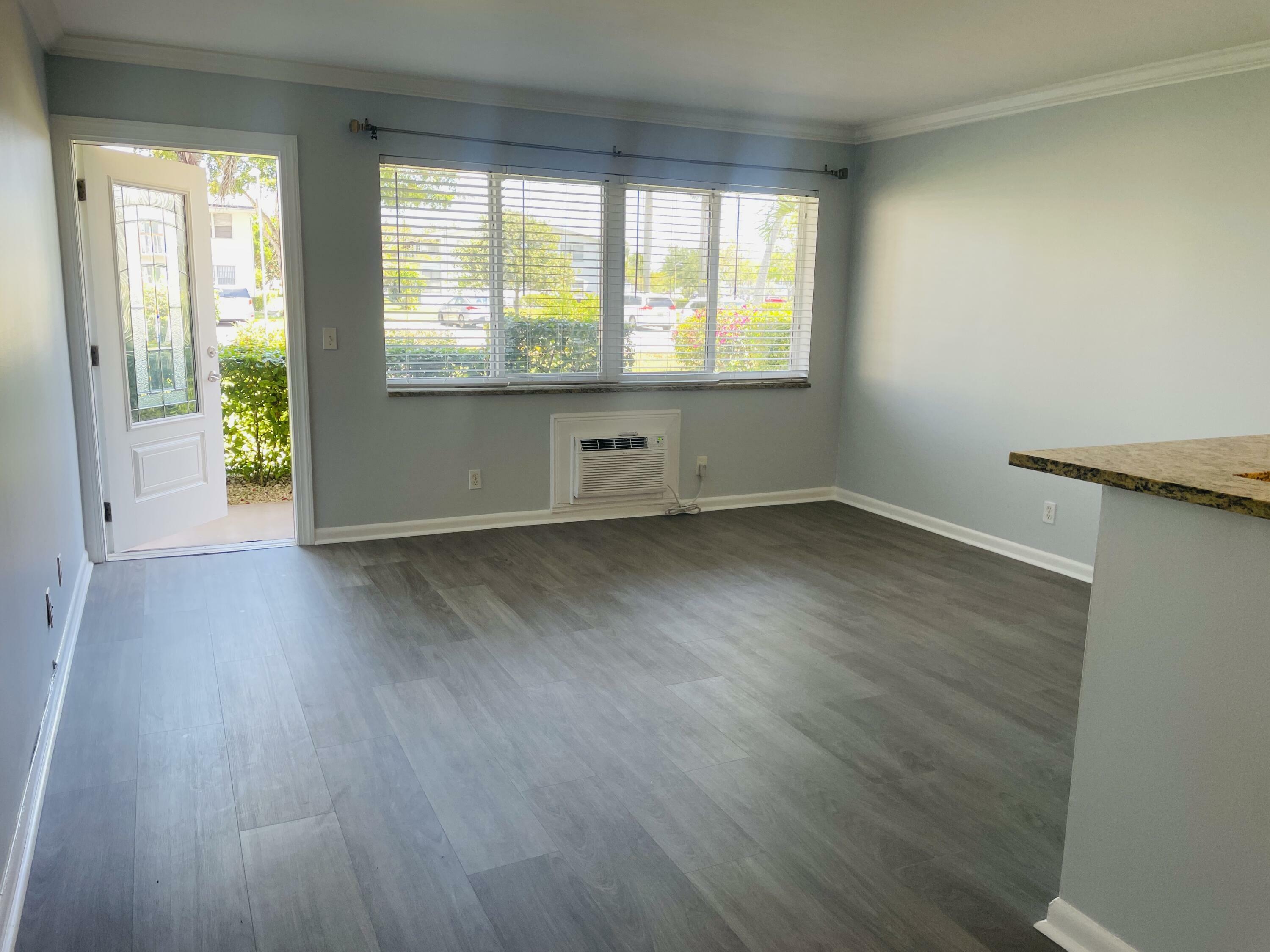 Property Photo: 434 Windsor S FL 33417