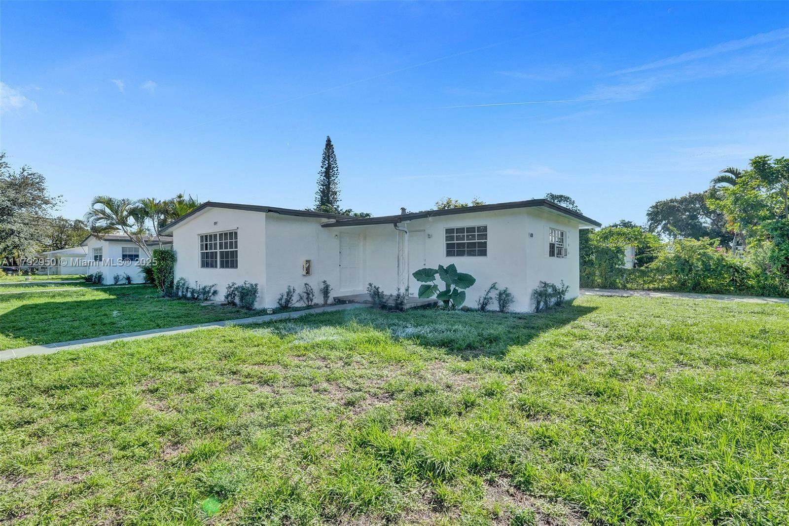 Property Photo: 5657 Grant St FL 33021