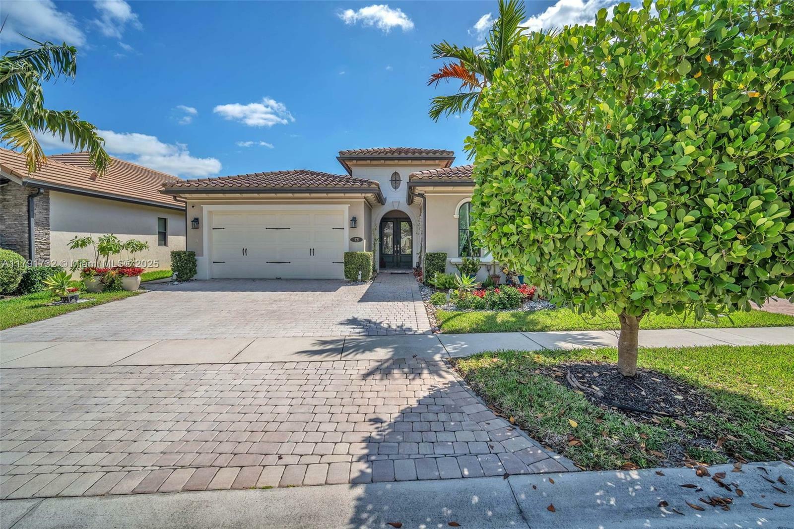 Property Photo: 1121 SW 113th Ave FL 33025