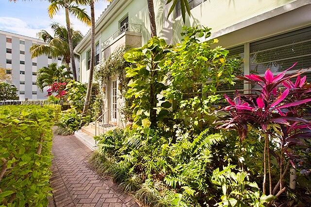 Property Photo: 1011 Michigan Ave 1 FL 33139