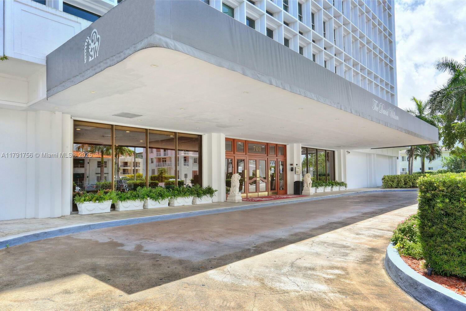 Property Photo: 700 Biltmore Way 212 FL 33134