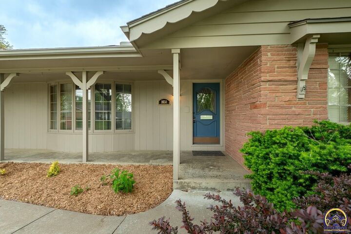 Property Photo:  1650 SW Withdean Rd  KS 66611 