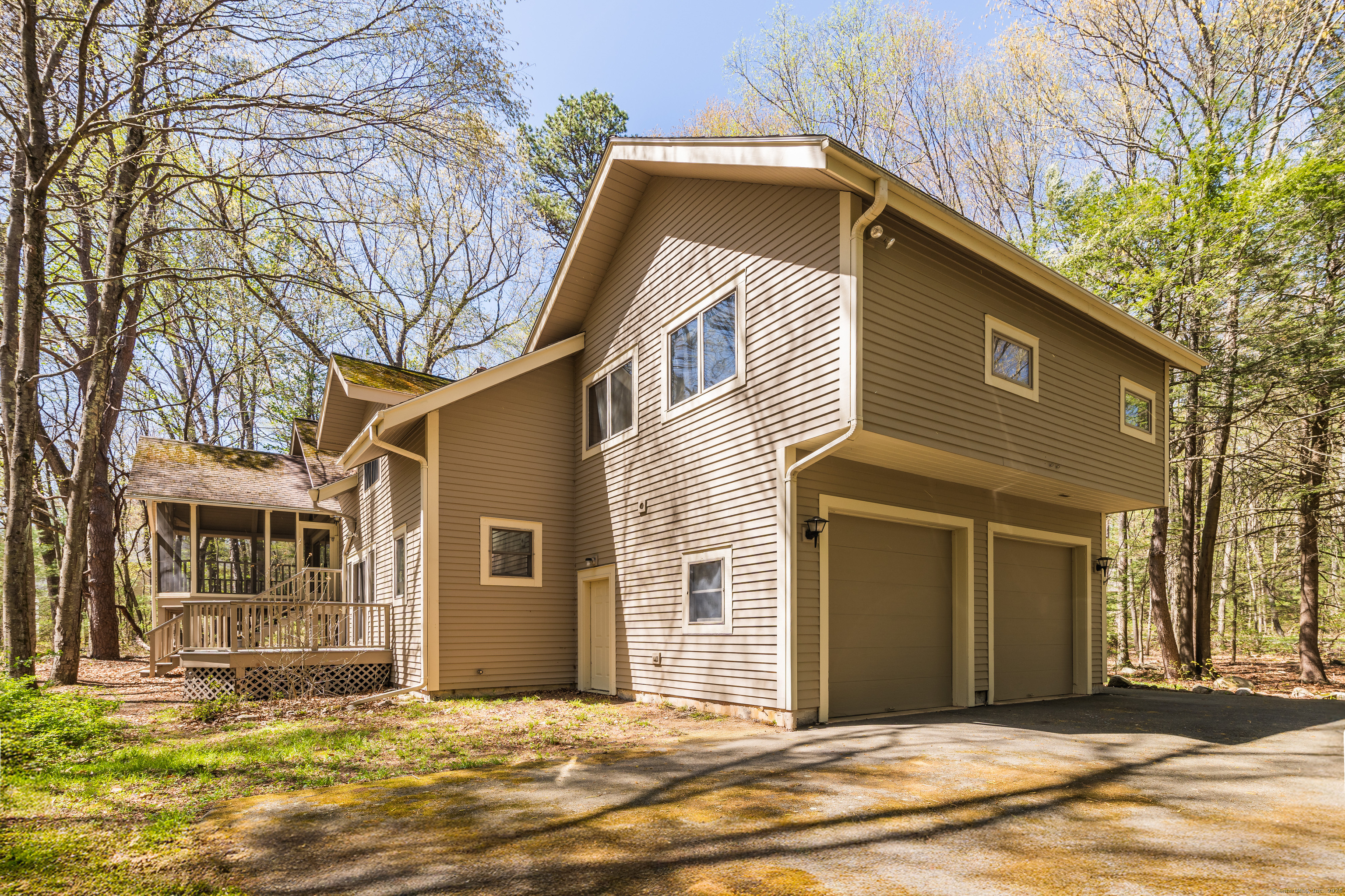 Property Photo: 9 Stonehedge Way CT 06060