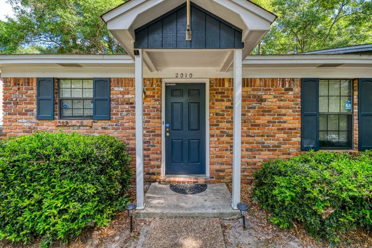 Property Photo: 2010 Canewood Court FL 32303