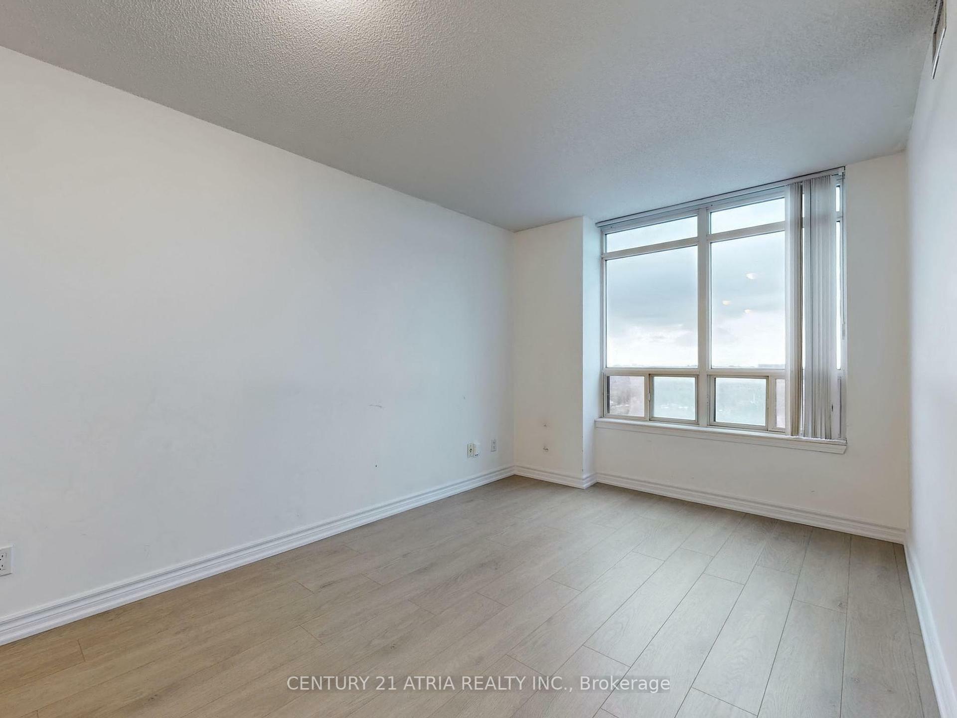 Property Photo:  8 Hillcrest Avenue 2703  ON M2N 6Y6 