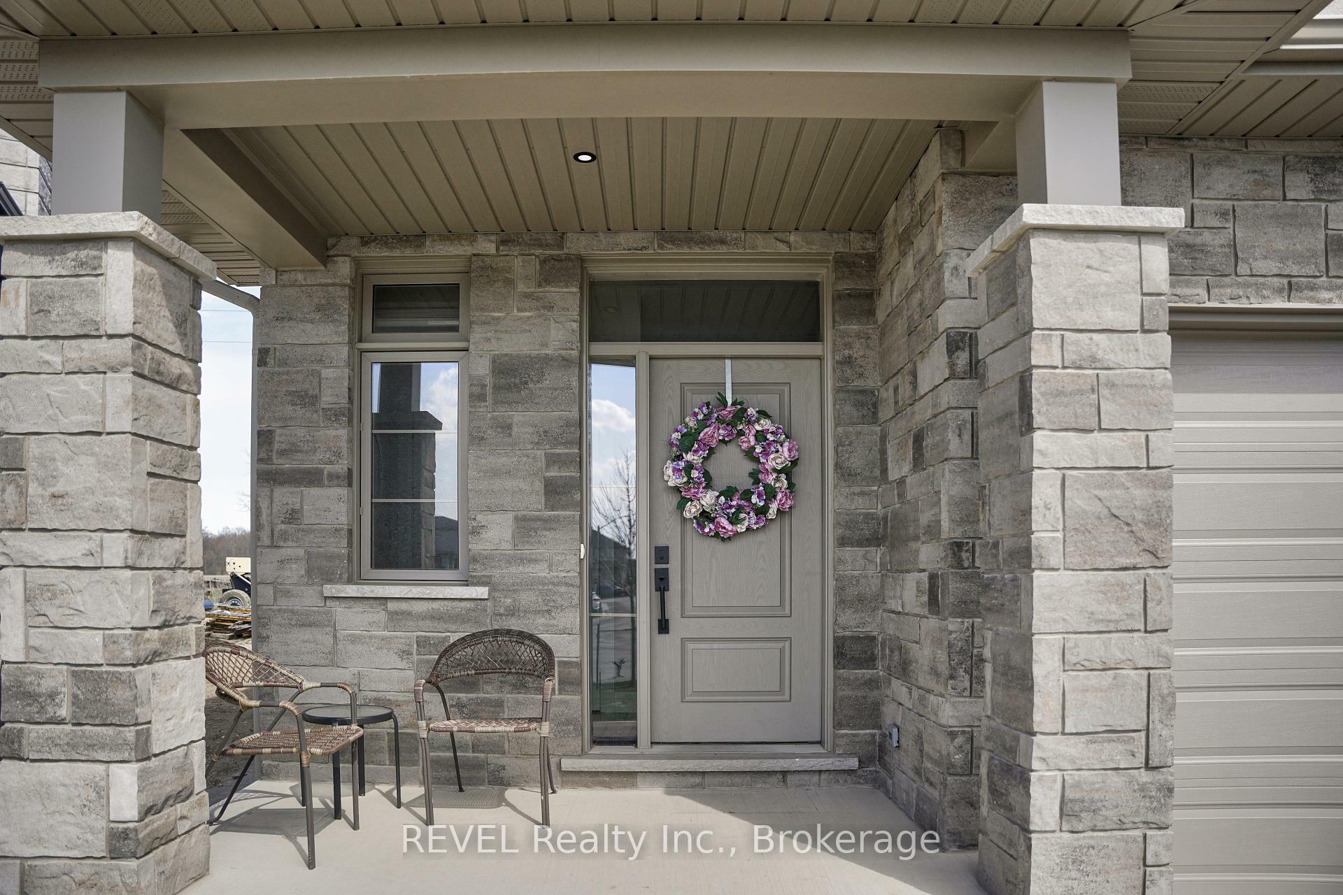 Property Photo: 29 Elvira Way ON L2V 0M7