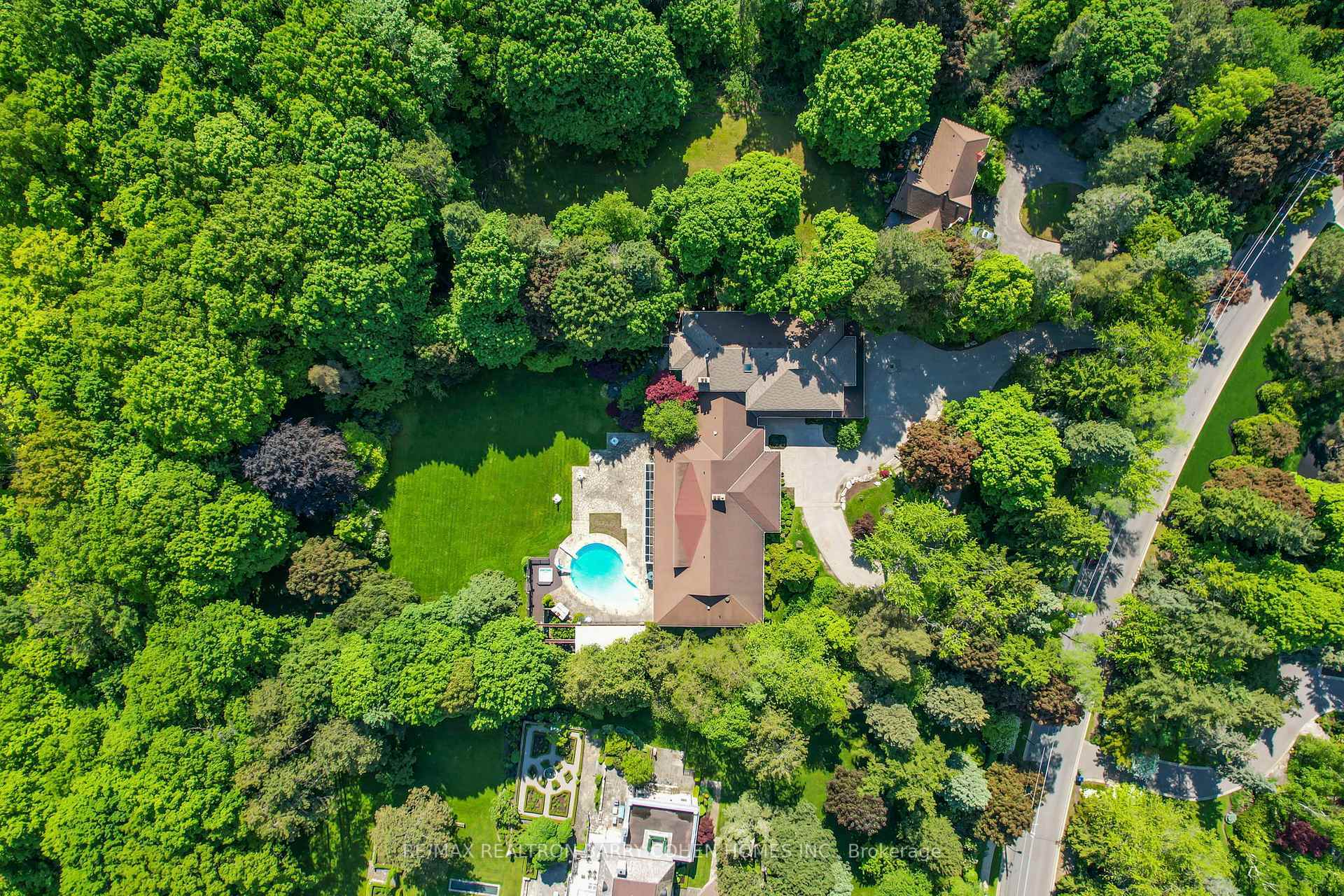 Property Photo: 50 Park Lane Circle ON M3C 2N2