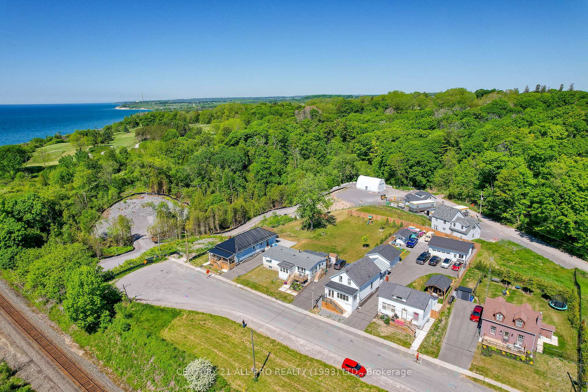 Photo de la propriété: 64 Alexander Street ON L1A 1B3