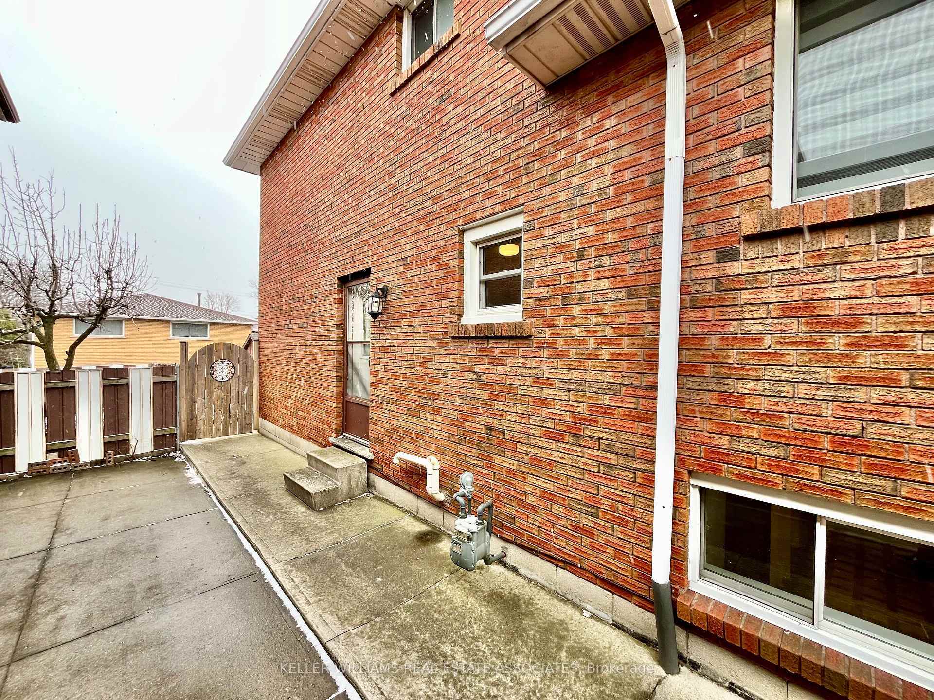 Property Photo: 39 Lisgar Court Lower ON L8T 4Y4