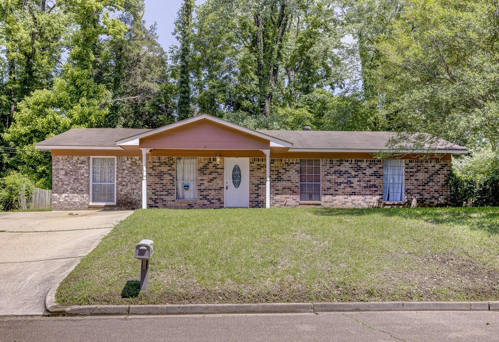 Property Photo: 106 Allendale Dr MS 39180