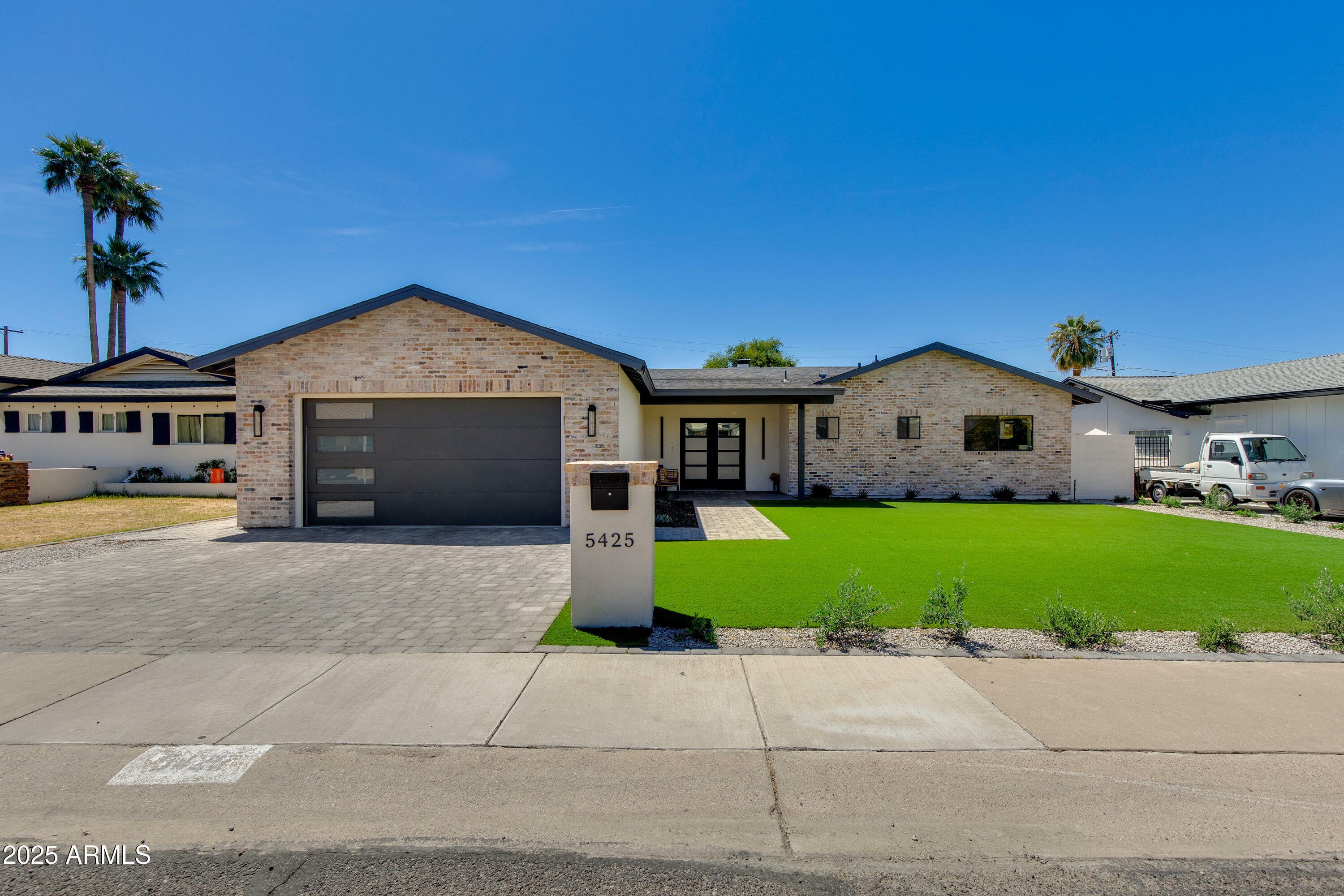 Property Photo: 5425 E Avalon Drive AZ 85018