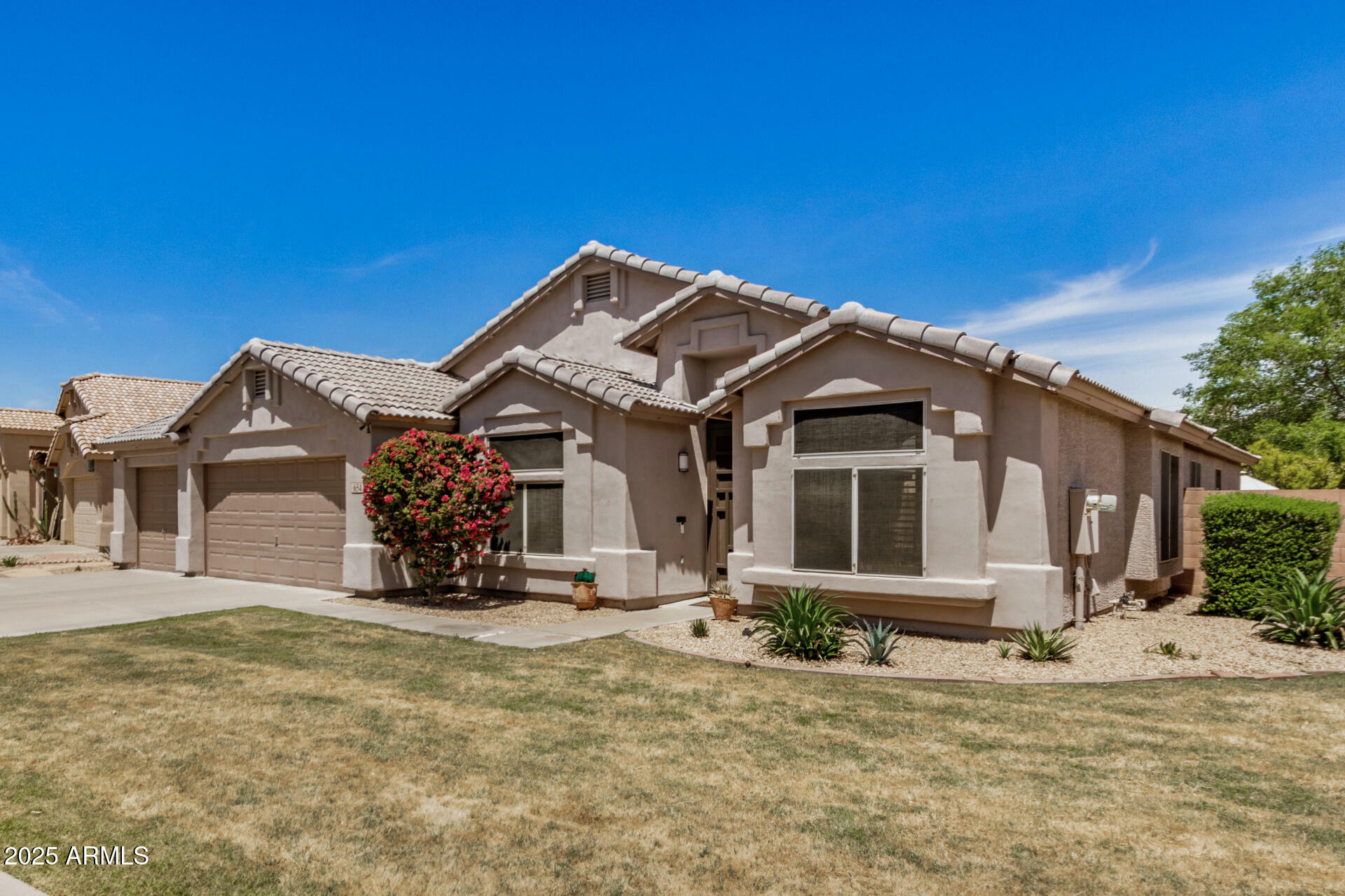 Property Photo: 654 W Fremont Drive AZ 85282