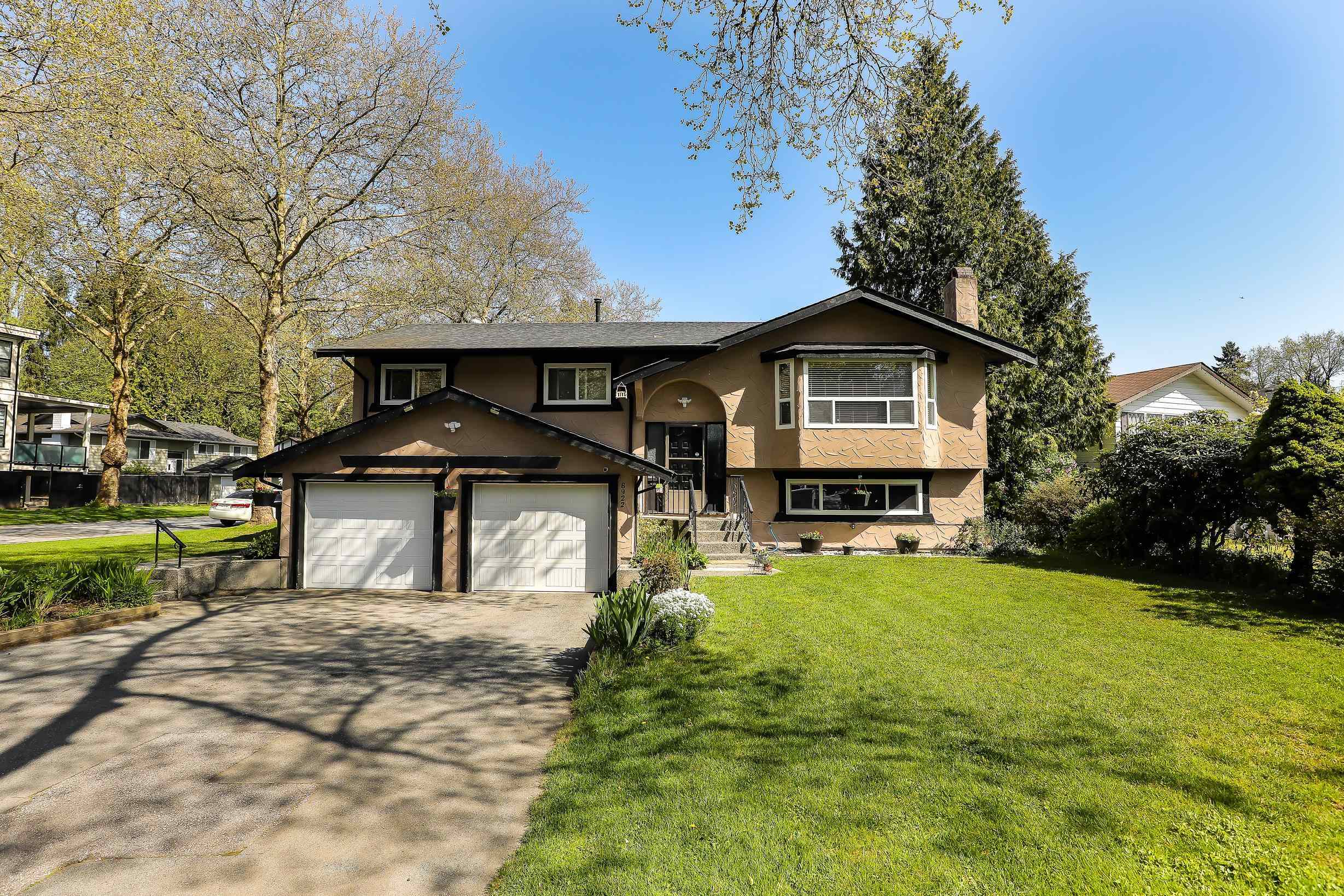 8922 Edinburgh Drive  Surrey BC V3V 7C2 photo