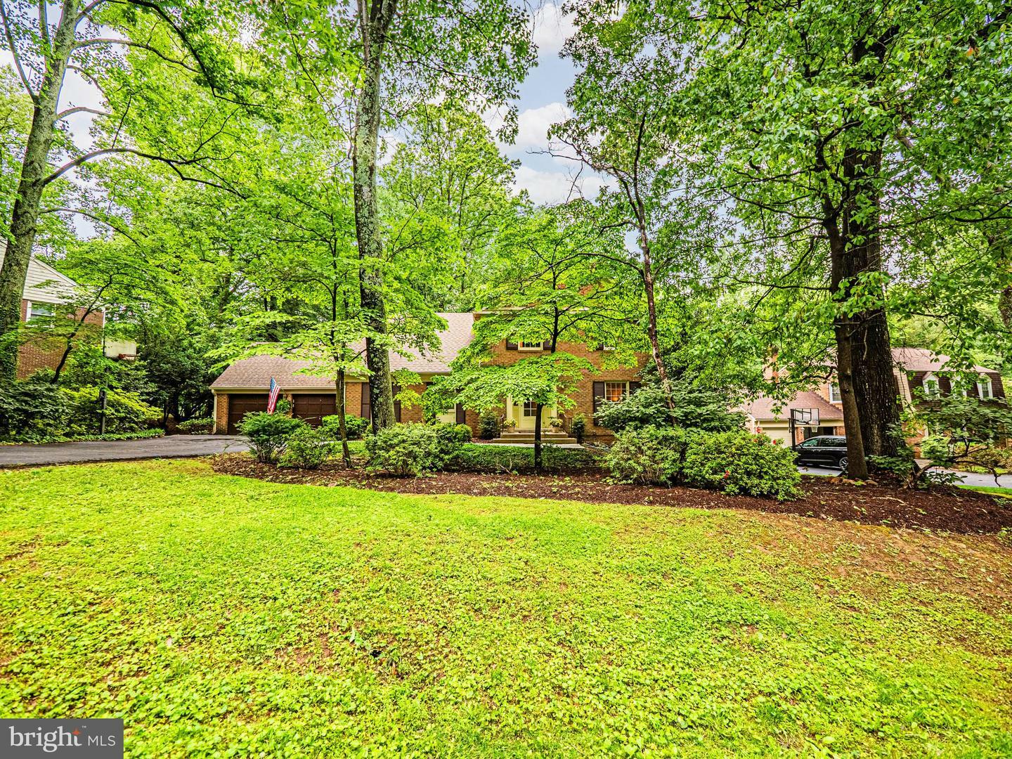 Property Photo: 11904 Hunting Ridge Court MD 20854