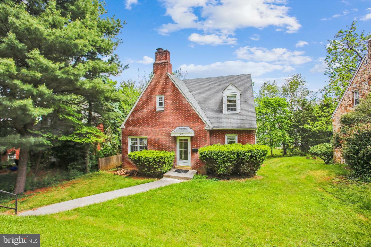Property Photo: 315 Villa Avenue VA 22630