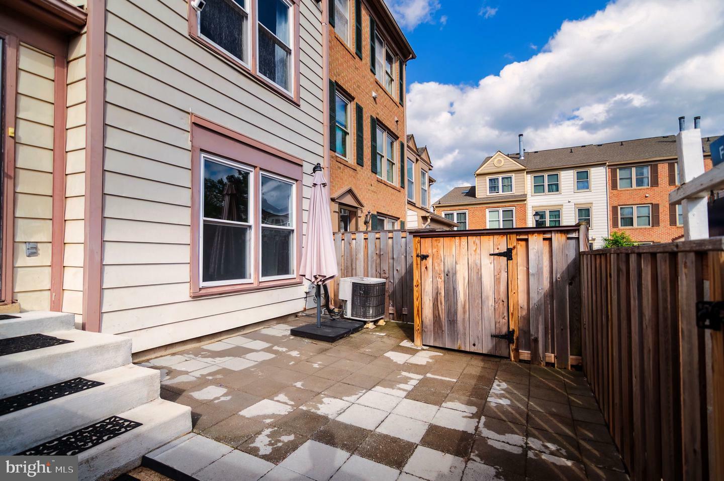 Property Photo:  7529 Belle Grae Drive  VA 20109 