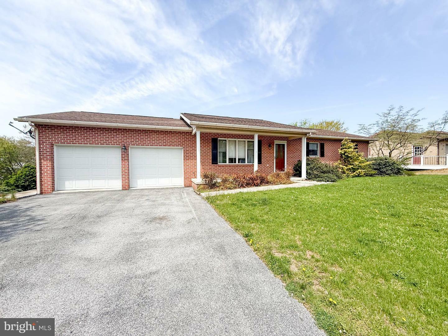 1665 Elizabeth Drive  Chambersburg PA 17202 photo
