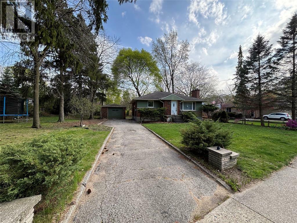 Property Photo:  501 Hollywood Place  ON N7V 2H9 