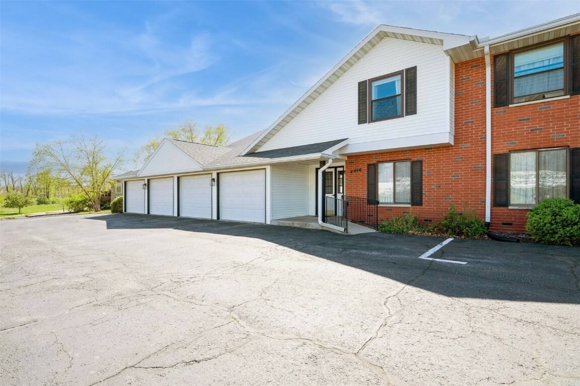 Property Photo: 4410 Maureen Court SE 185 IA 52403