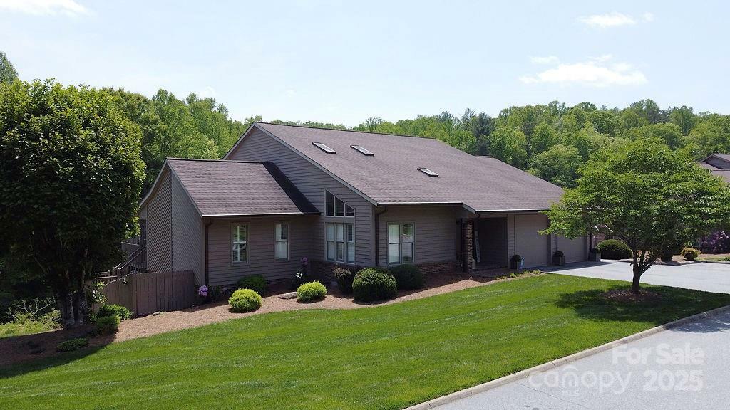 Property Photo: 1550 Ivy Trace NC 28697