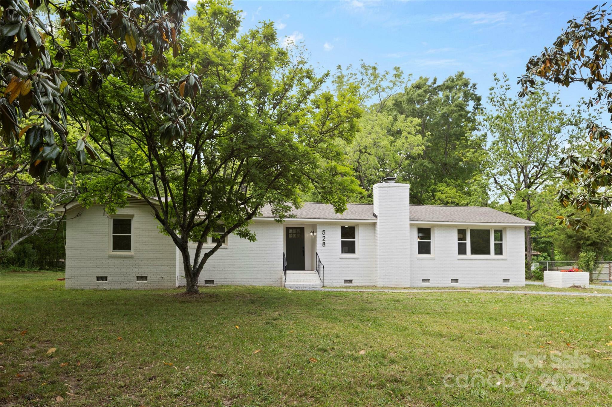 Property Photo: 528 W Park Drive NC 28112