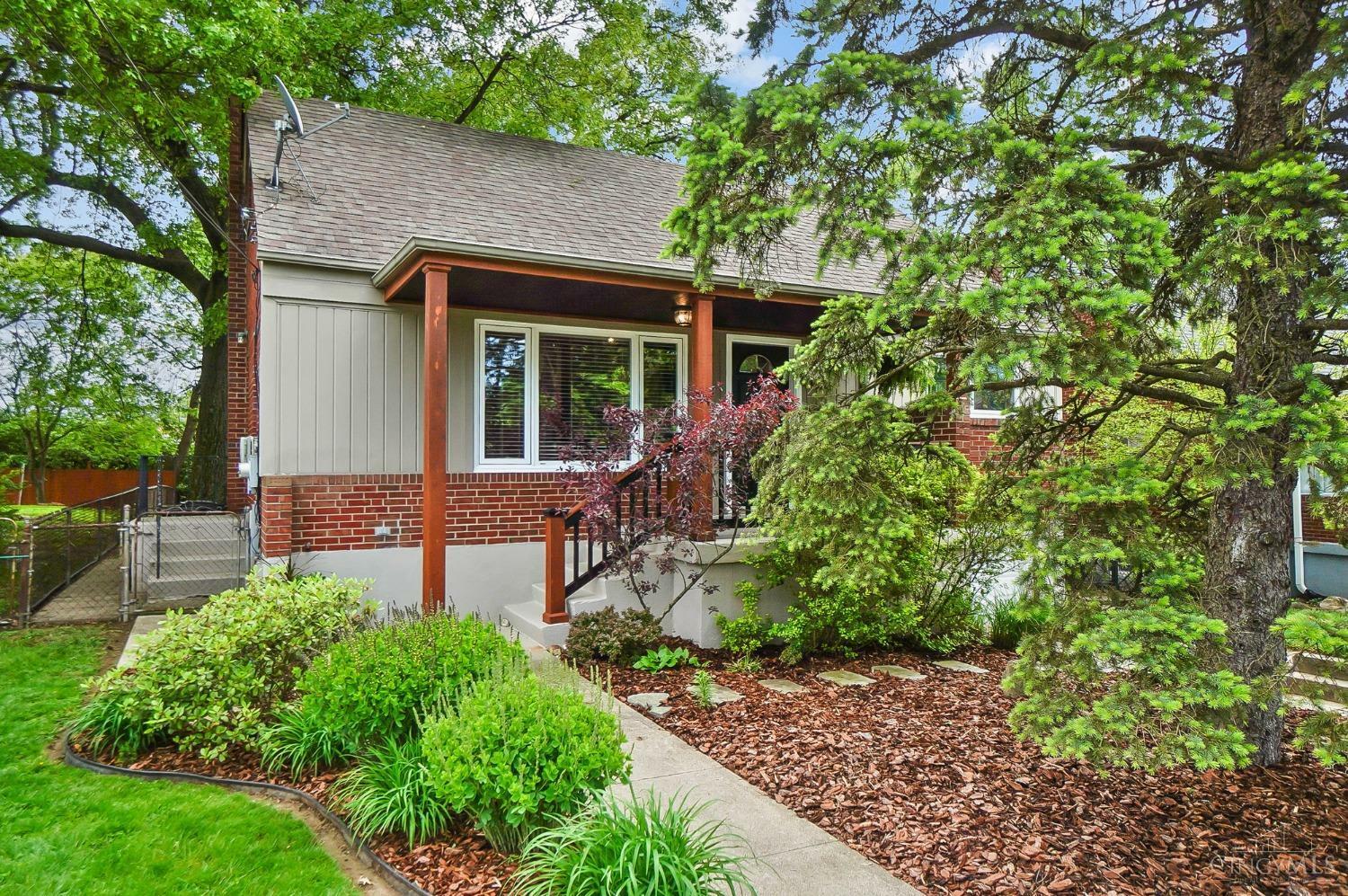 Property Photo: 3306 Greenway Avenue OH 45248